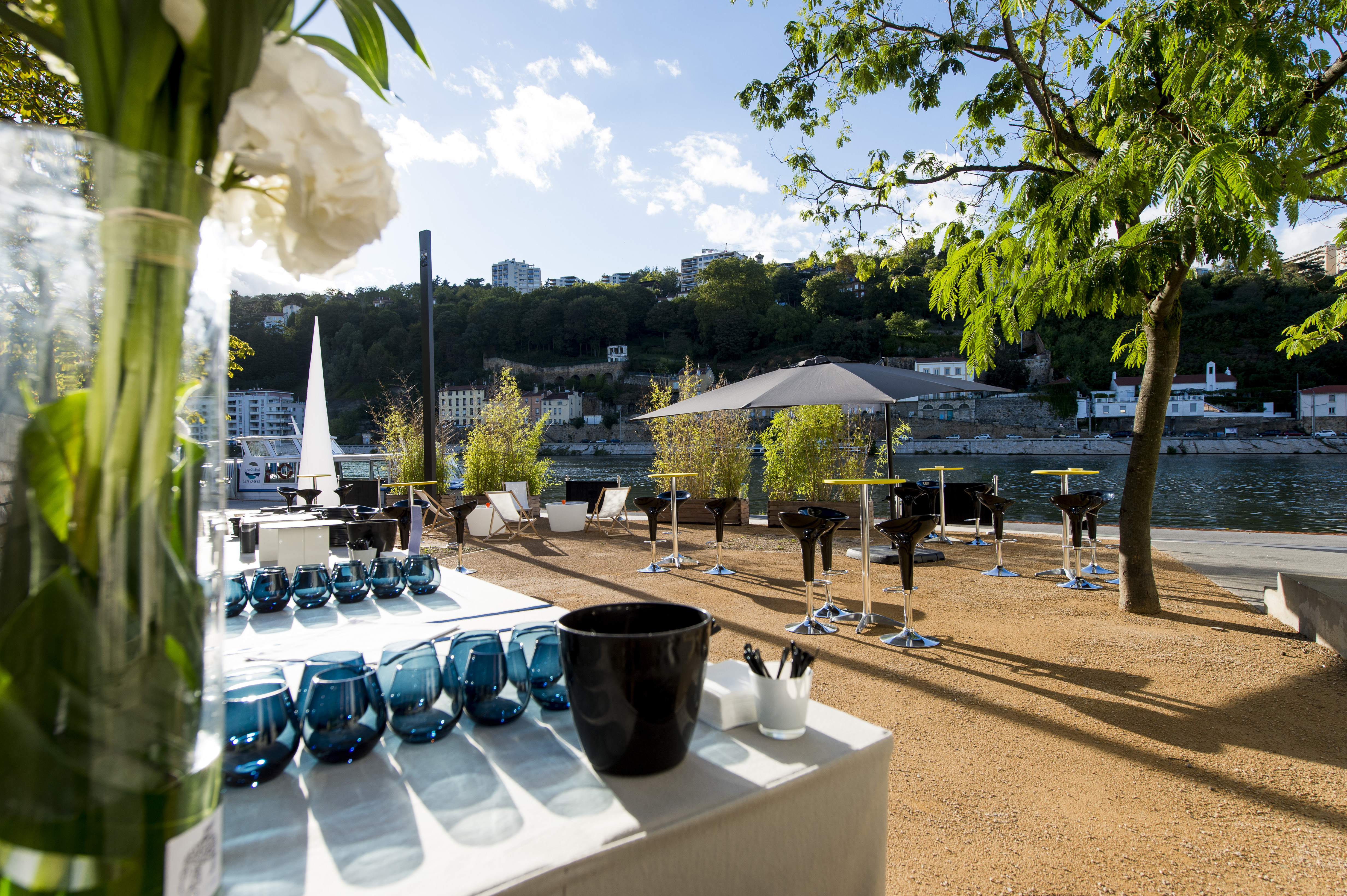 Evénement sur la terrasse de l'Embarcadère sur les bords de Saône ©L'Embarcadère