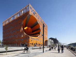 Le Cube Orange quartier Confluence &copy;Brice Robert