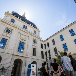 Guided tour in the Grand Hôtel-Dieu © Brice Robert / ONLYLYON Tourisme