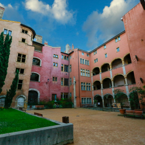Place de la Basoche, Maison des avocats ©  Romain Biard / Shutterstock