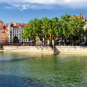 Quais de Saône côté Croix-Rousse © Marco Saracco / Shutterstock 466120025