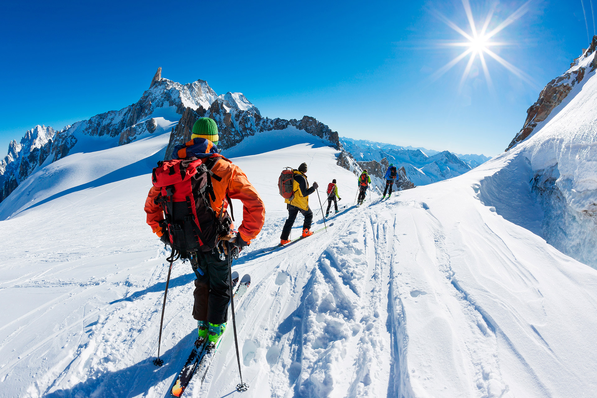 ski de randonnée à Chamonix © Roberto Caucino / Shutterstock 398017603
