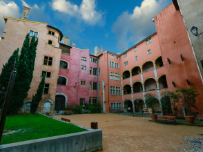 Place de la Basoche, Maison des avocats © Romain Biard / Shutterstock